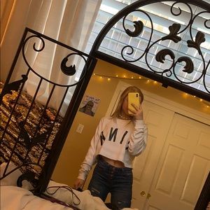 white sweatshirt like long sleeve crop shirt!